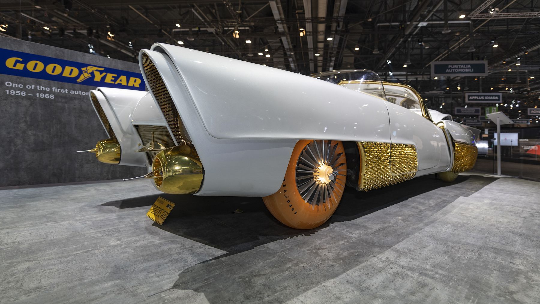 Goodyear Klairmont auto show Golden Sahara II (3)