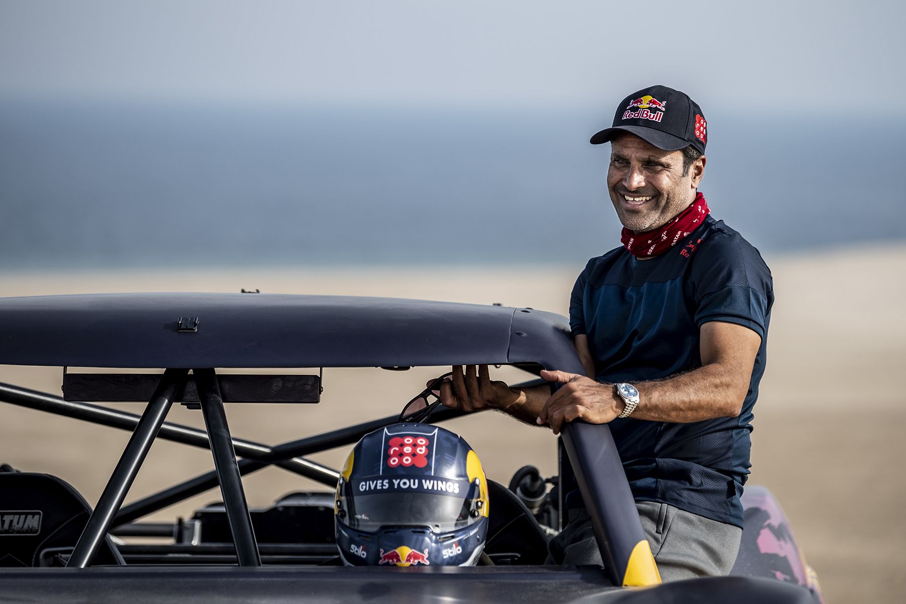 Jorge Lorenzo e Al-Attiyah nas dunas_Red Bull Content Pool (2)