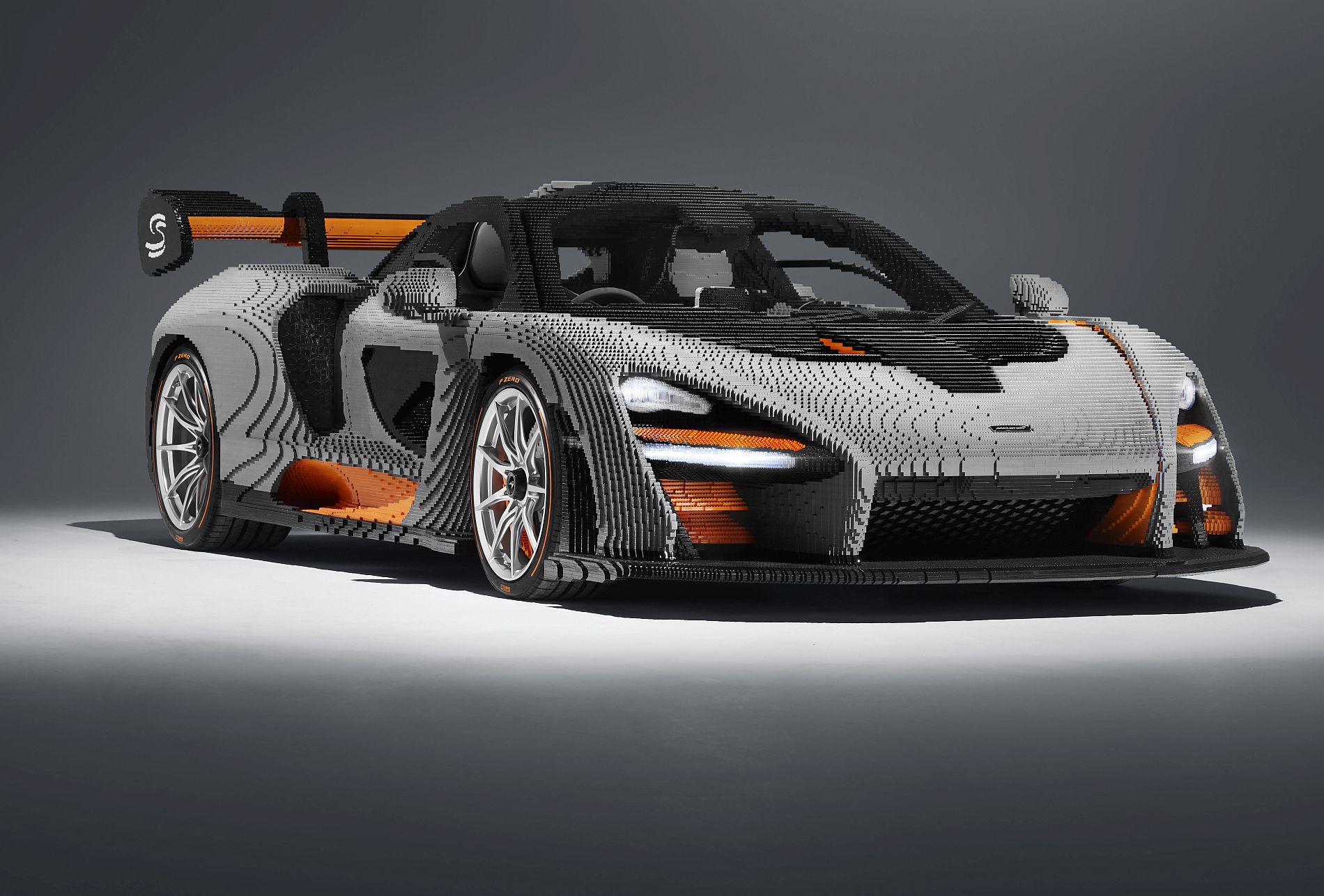 LEGO McLaren Senna_front.1pg