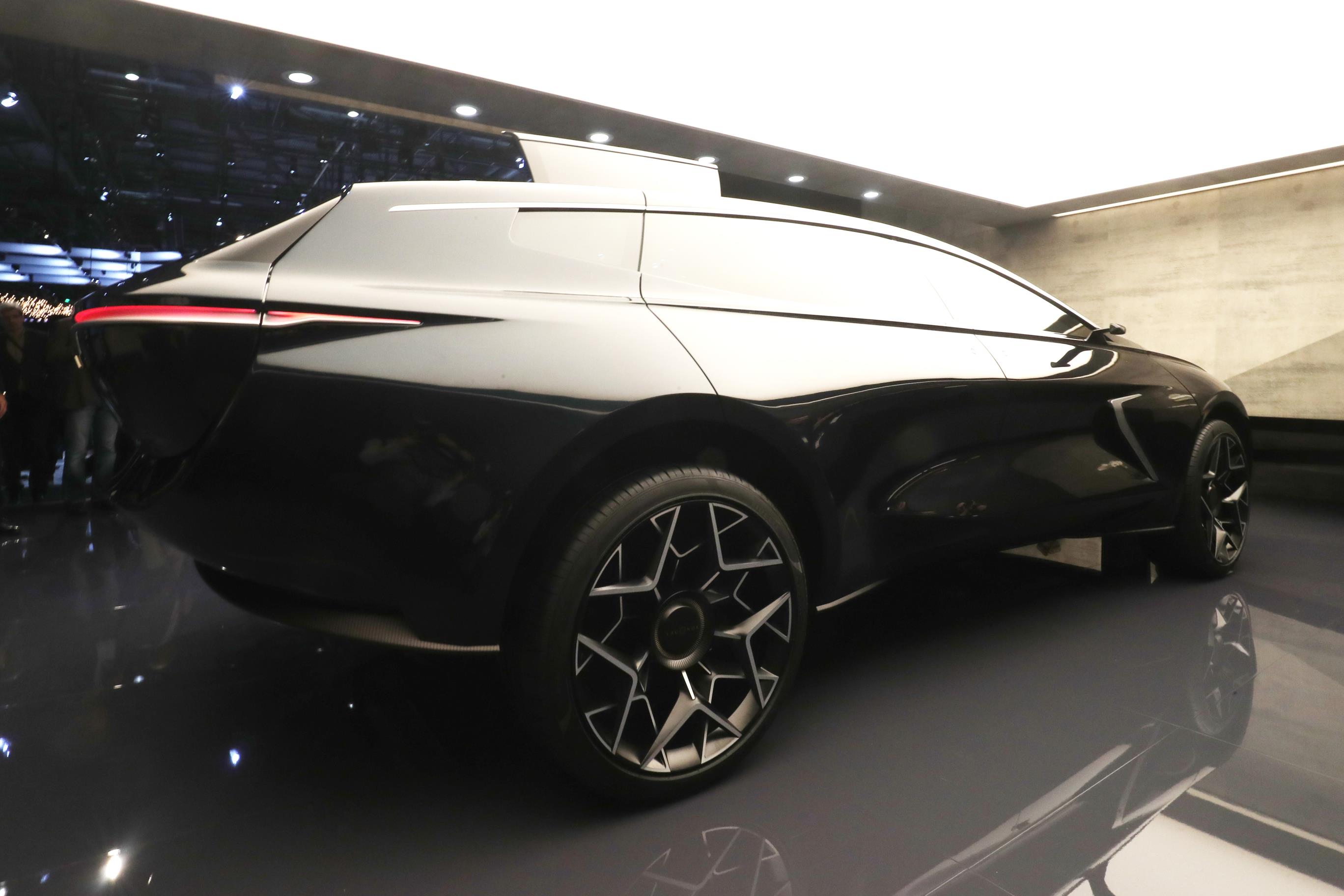 Lagonda All-Terrain 2019 (1)