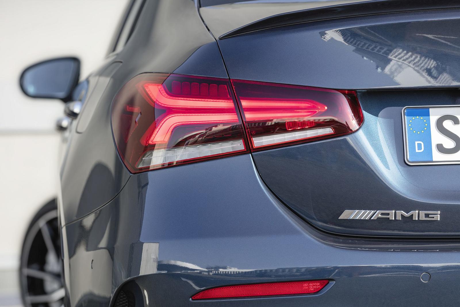 Die neue Mercedes-AMG A 35 4MATIC Limousine: AMG gibt Gas und erweitert die Kompaktwagenfamilie

The new Mercedes-AMG A 35 4MATIC Saloon: AMG speeds things up by expanding the compact car family