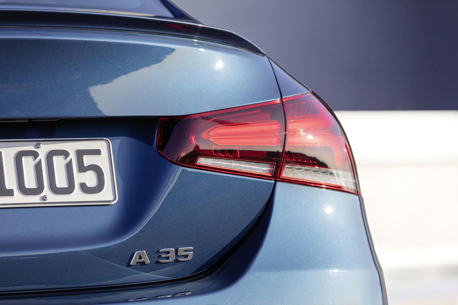 Die neue Mercedes-AMG A 35 4MATIC Limousine: AMG gibt Gas und erweitert die Kompaktwagenfamilie

The new Mercedes-AMG A 35 4MATIC Saloon: AMG speeds things up by expanding the compact car family