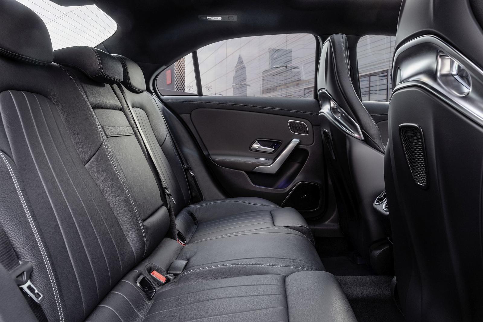 Die neue Mercedes-AMG A 35 4MATIC Limousine: AMG gibt Gas und erweitert die Kompaktwagenfamilie

The new Mercedes-AMG A 35 4MATIC Saloon: AMG speeds things up by expanding the compact car family