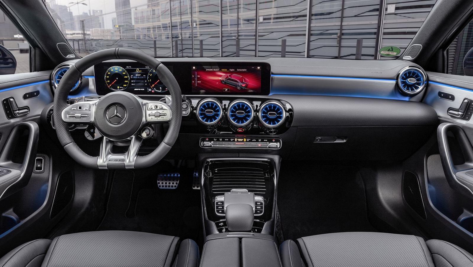 Die neue Mercedes-AMG A 35 4MATIC Limousine: AMG gibt Gas und erweitert die Kompaktwagenfamilie

The new Mercedes-AMG A 35 4MATIC Saloon: AMG speeds things up by expanding the compact car family