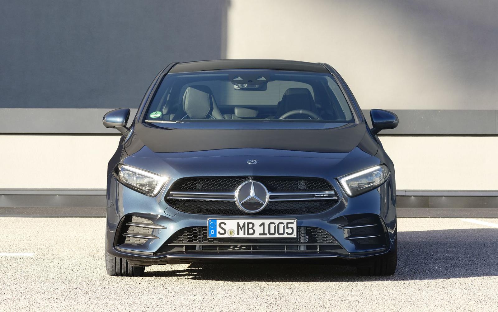 Die neue Mercedes-AMG A 35 4MATIC Limousine: AMG gibt Gas und erweitert die Kompaktwagenfamilie

The new Mercedes-AMG A 35 4MATIC Saloon: AMG speeds things up by expanding the compact car family