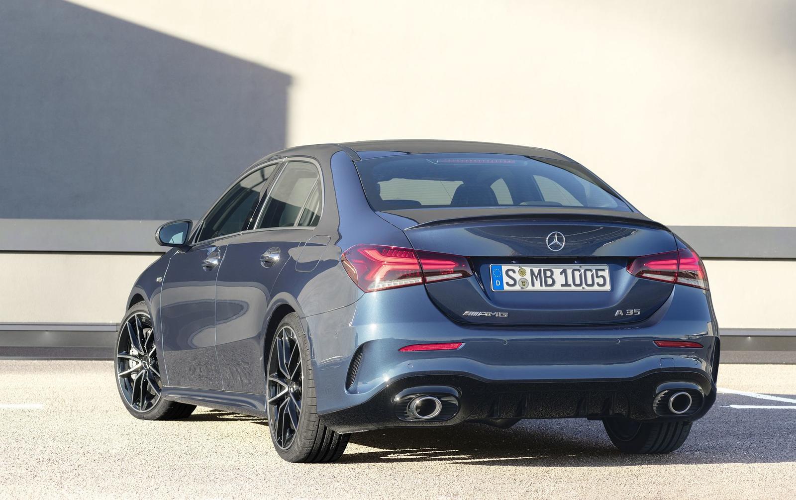 Die neue Mercedes-AMG A 35 4MATIC Limousine: AMG gibt Gas und erweitert die Kompaktwagenfamilie

The new Mercedes-AMG A 35 4MATIC Saloon: AMG speeds things up by expanding the compact car family