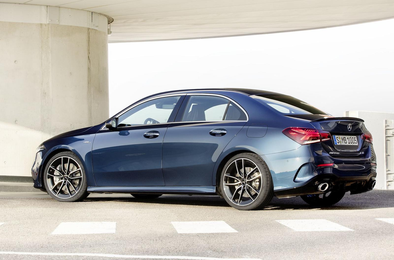 Die neue Mercedes-AMG A 35 4MATIC Limousine: AMG gibt Gas und erweitert die Kompaktwagenfamilie

The new Mercedes-AMG A 35 4MATIC Saloon: AMG speeds things up by expanding the compact car family
