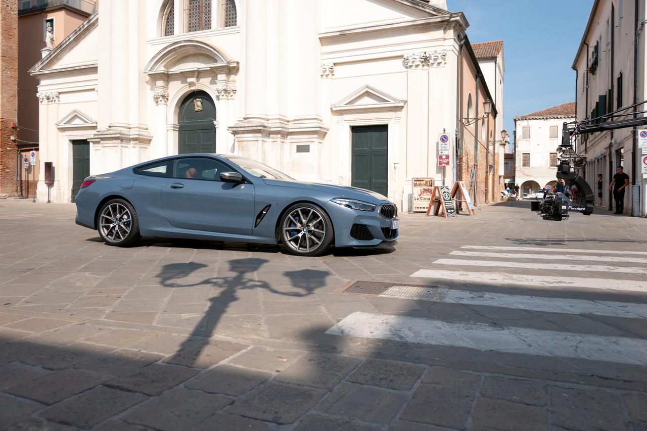 P90329154_highRes_the-new-bmw-8-series_Easy-Resize.com