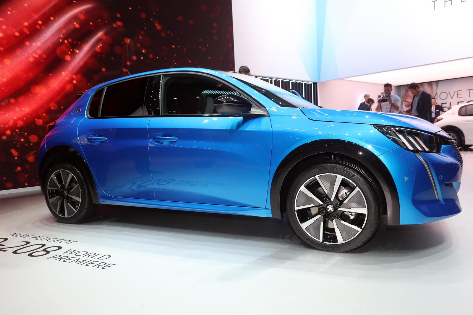 Peugeot 208 (3)