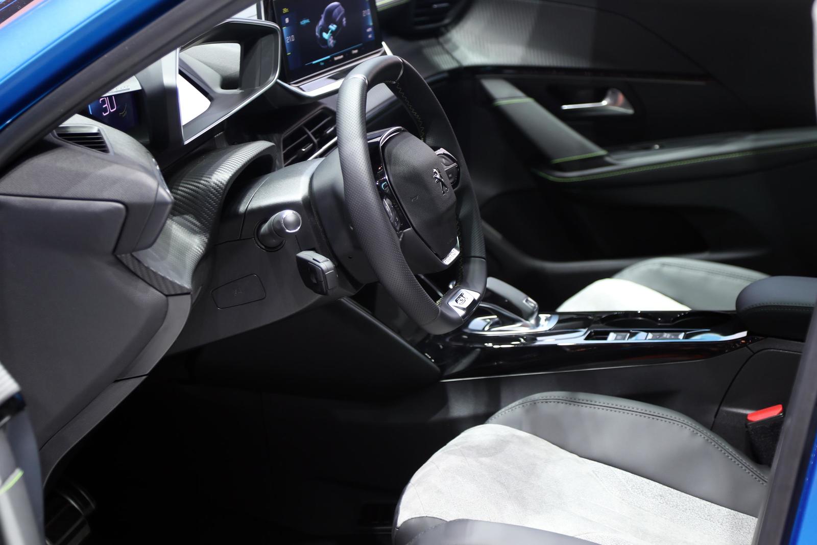 Peugeot 208 (5)