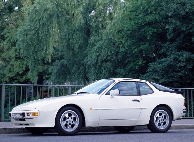 Porsche-944