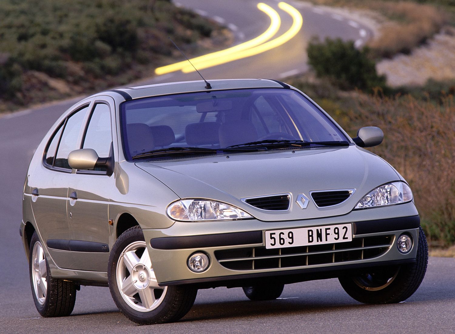 Renault-Megane_Hatchback-1999-1600-01