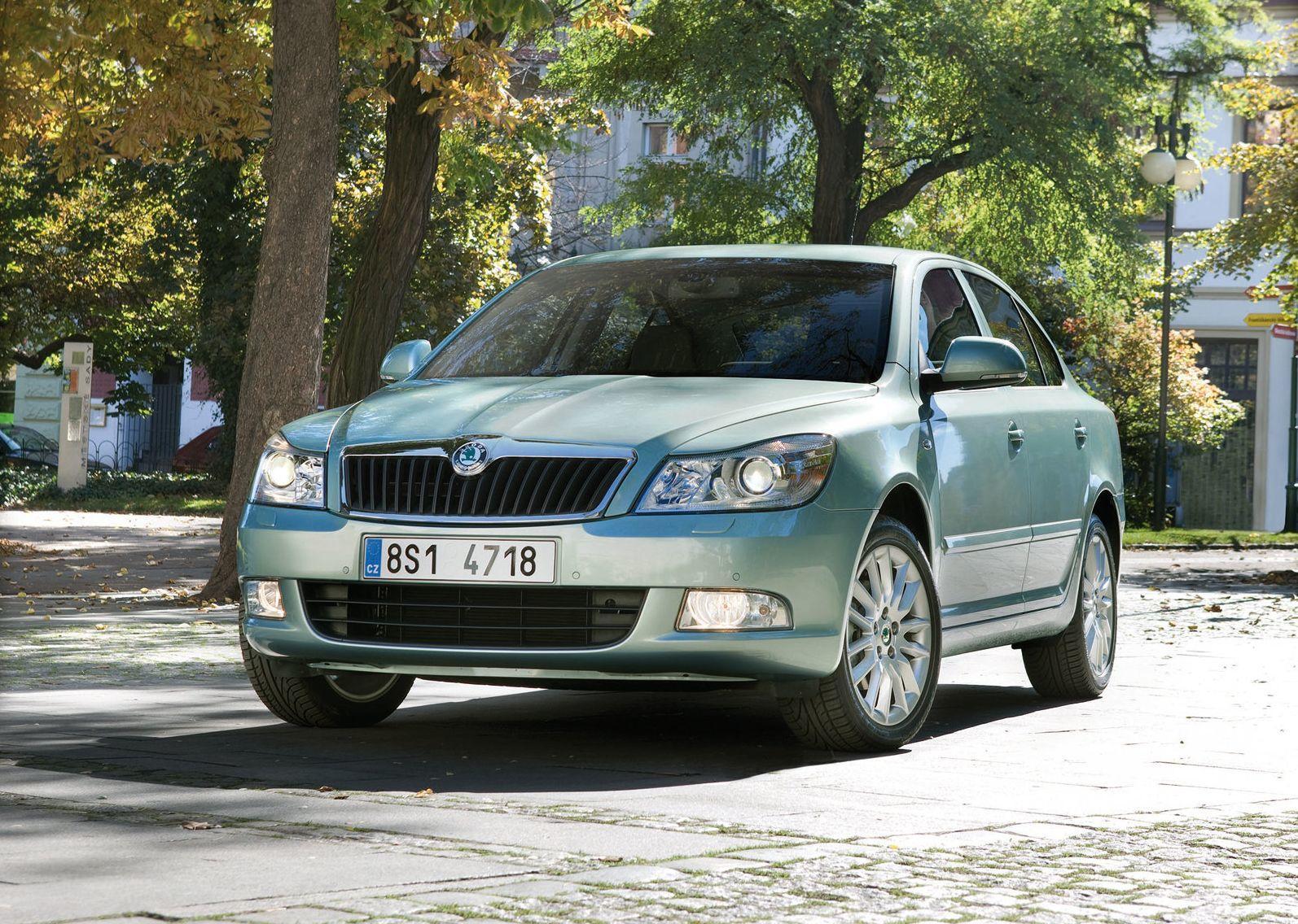 Skoda-Octavia-2009-1600-01