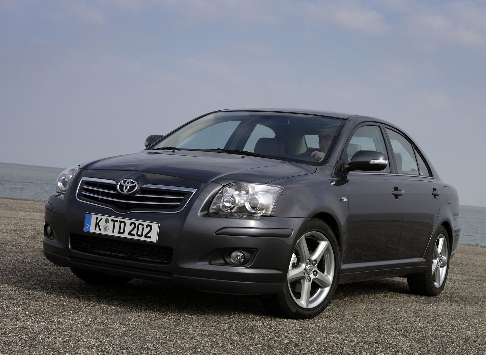 Toyota-Avensis-2007-1600-01