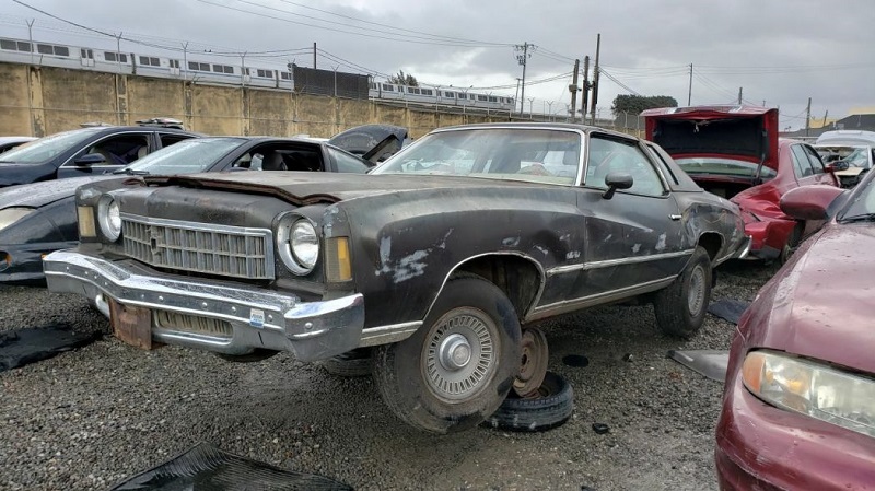 junked-1975-chevrolet-monte-carlo-landau-1