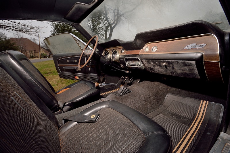 1968-Shelby-GT500-Fastback-Interior-2