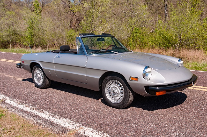 Alfa-Romeo-Spider-Veloce-Series-II-2