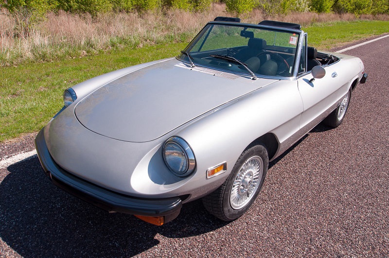 Alfa-Romeo-Spider-Veloce-Series-II-3