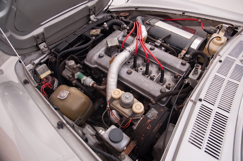 Alfa-Romeo-Spider-Veloce-Series-II-Engine-4