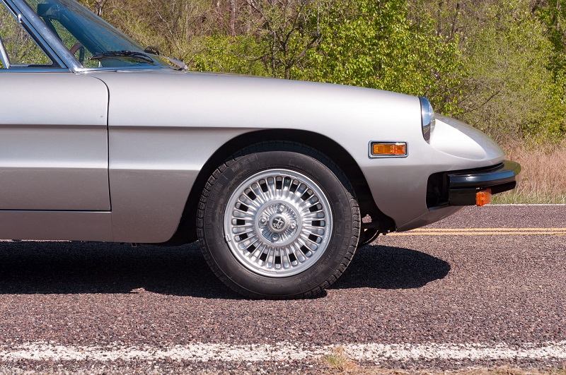 Alfa-Romeo-Spider-Veloce-Series-II-Front-Fender