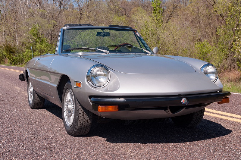 Alfa-Romeo-Spider-Veloce-Series-II-Front