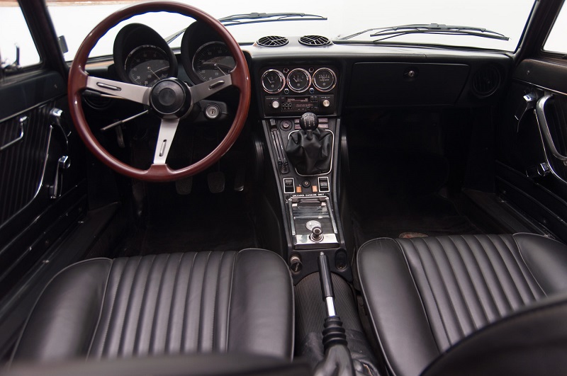 Alfa-Romeo-Spider-Veloce-Series-II-Interior