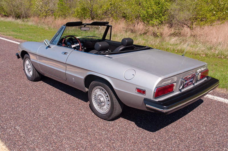 Alfa-Romeo-Spider-Veloce-Series-II-Rear-Side