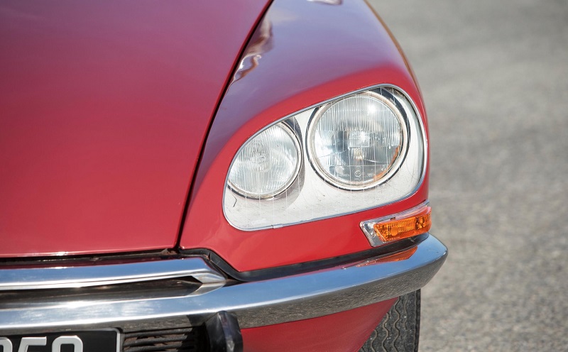 Citroën-DS-Safari-Estate-Headlight