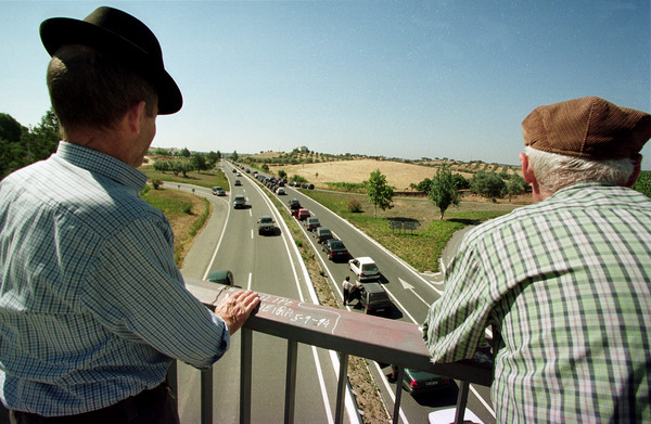 Transito na estrada Lisboa Algarve ( zona de Ourique ) Foto Steven Governo_2