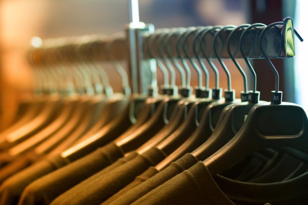 light-green-color-rack-interior-design-close-up-clothes-macro-photography-hangers-929910-630×420