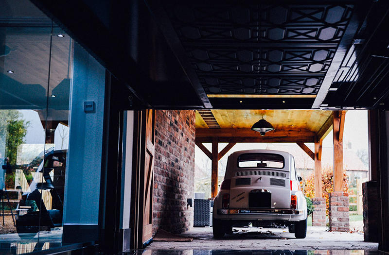 this-dream-garage-might-just-be-the-best-mix-of-old-and-new-1476934563463-2000×1369