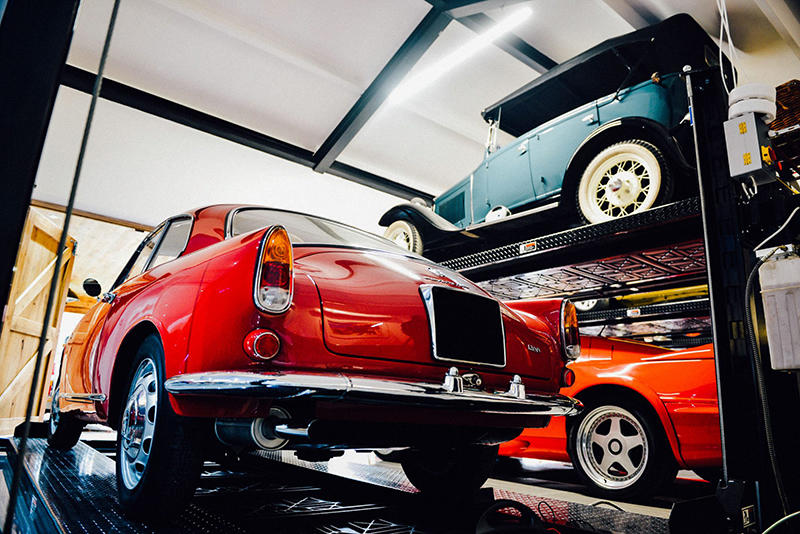 this-dream-garage-might-just-be-the-best-mix-of-old-and-new-1476934563587-2000×1335