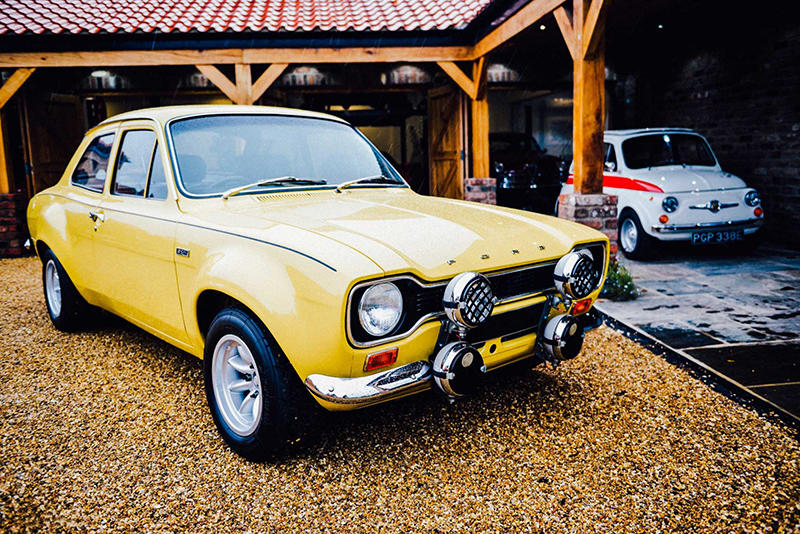 this-dream-garage-might-just-be-the-best-mix-of-old-and-new-1476934563786-2000×1335