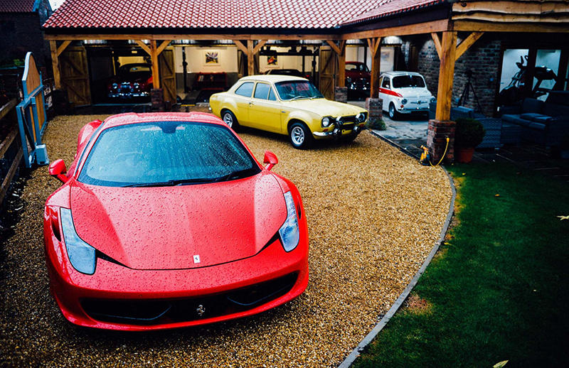 this-dream-garage-might-just-be-the-best-mix-of-old-and-new-1476934563875-2000×1296