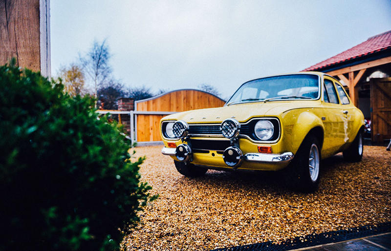 this-dream-garage-might-just-be-the-best-mix-of-old-and-new-1476934563891-2000×1284