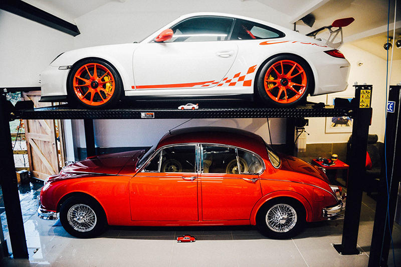 this-dream-garage-might-just-be-the-best-mix-of-old-and-new-1476934563921-2000×1335