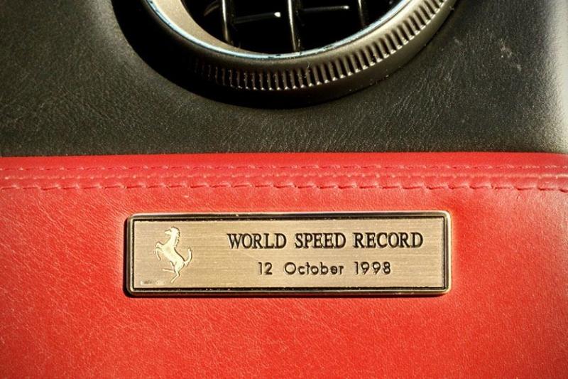2000-Ferrari-550-Maranello-World-Speed-Record-plaque-HR
