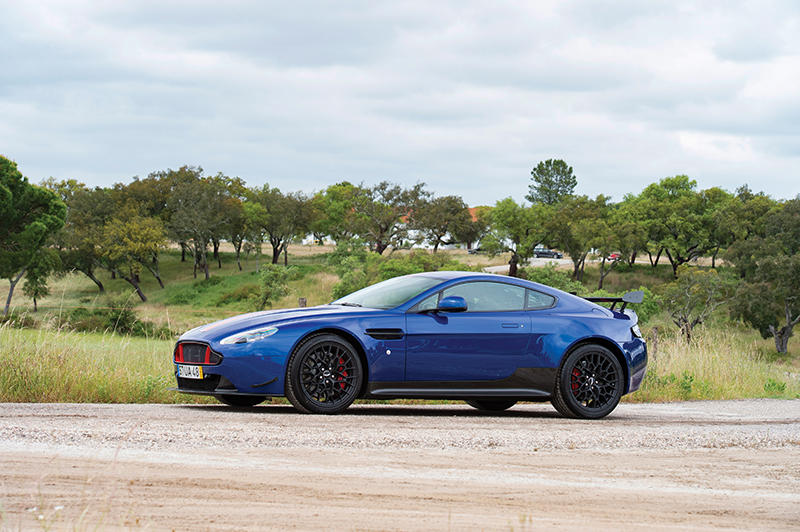 2017-Aston-Martin-V8-Vantage-AMR_0