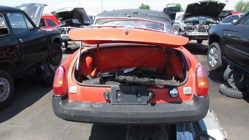 25-1980-mg-mgb-in-colorado-wrecking-yard-photo-by-murilee-ma-1