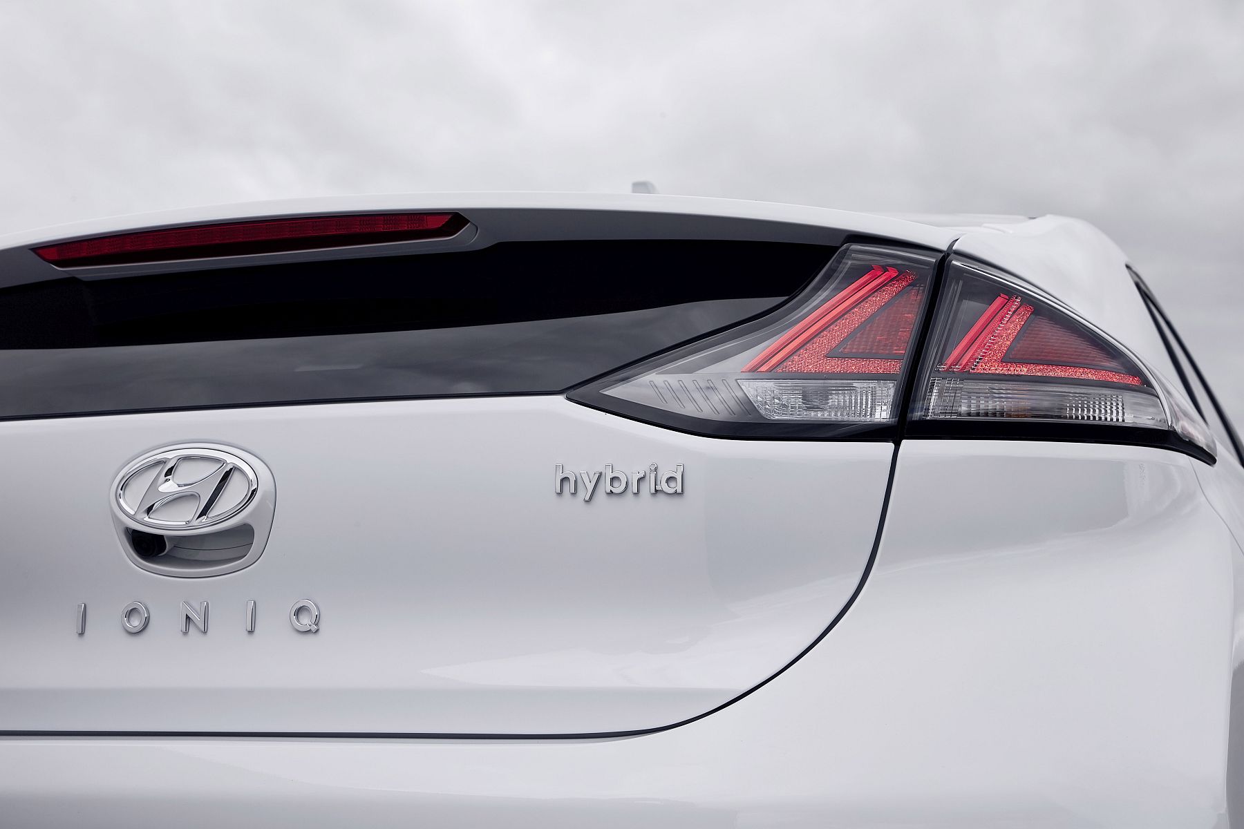 New Hyundai IONIQ Hybrid (21)