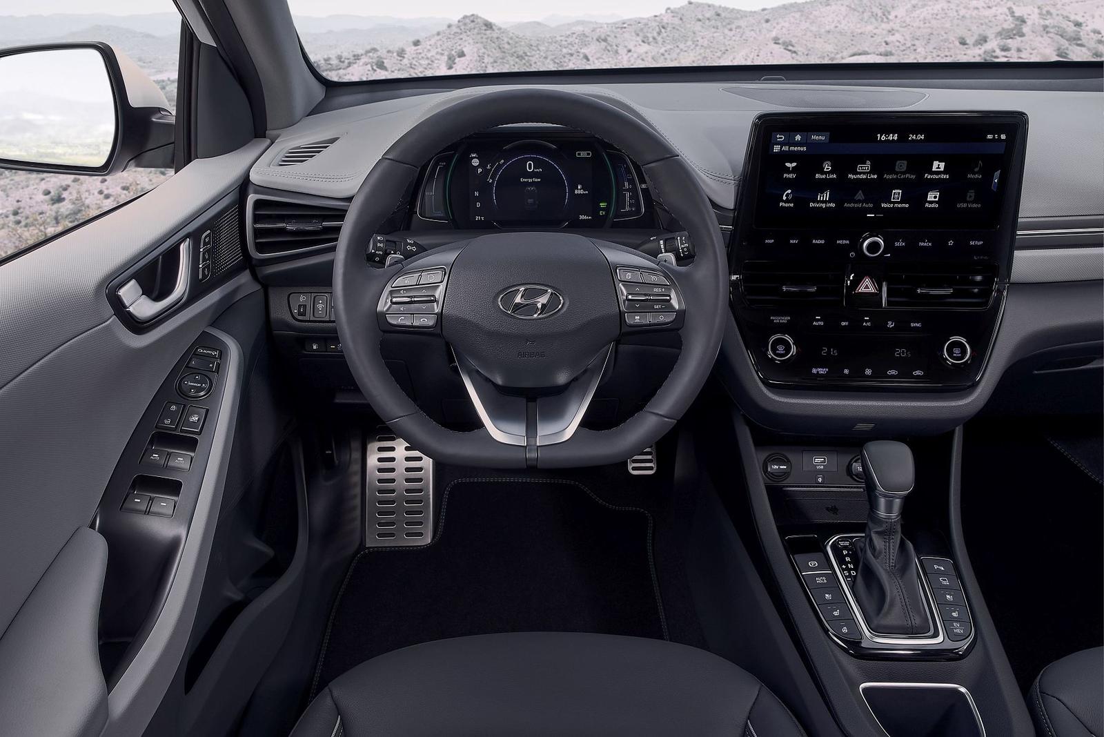 New Hyundai IONIQ Plug-in Interior (1)