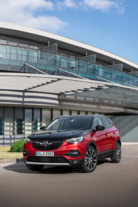 Opel-Grandland-X-Hybrid4-506693-280×420