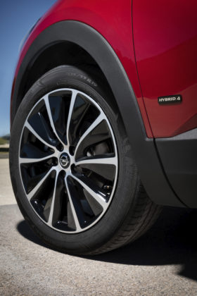Opel-Grandland-X-Hybrid4-506695-280×420