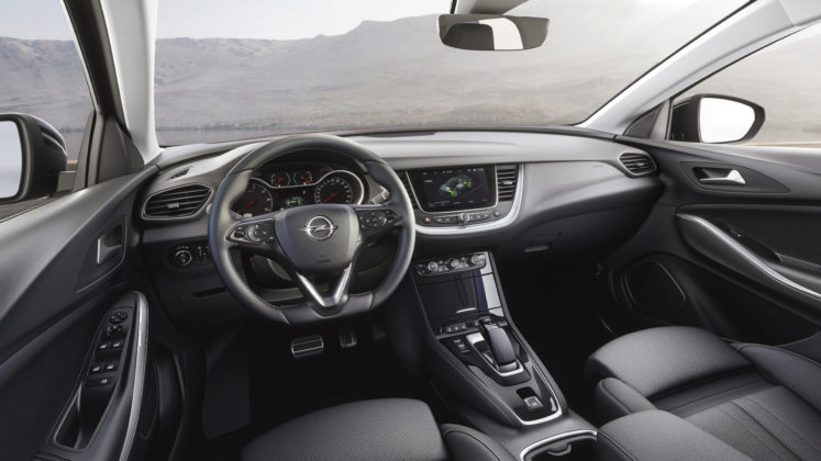 Opel-Grandland-X-Hybrid4-Interior-506696-747×420