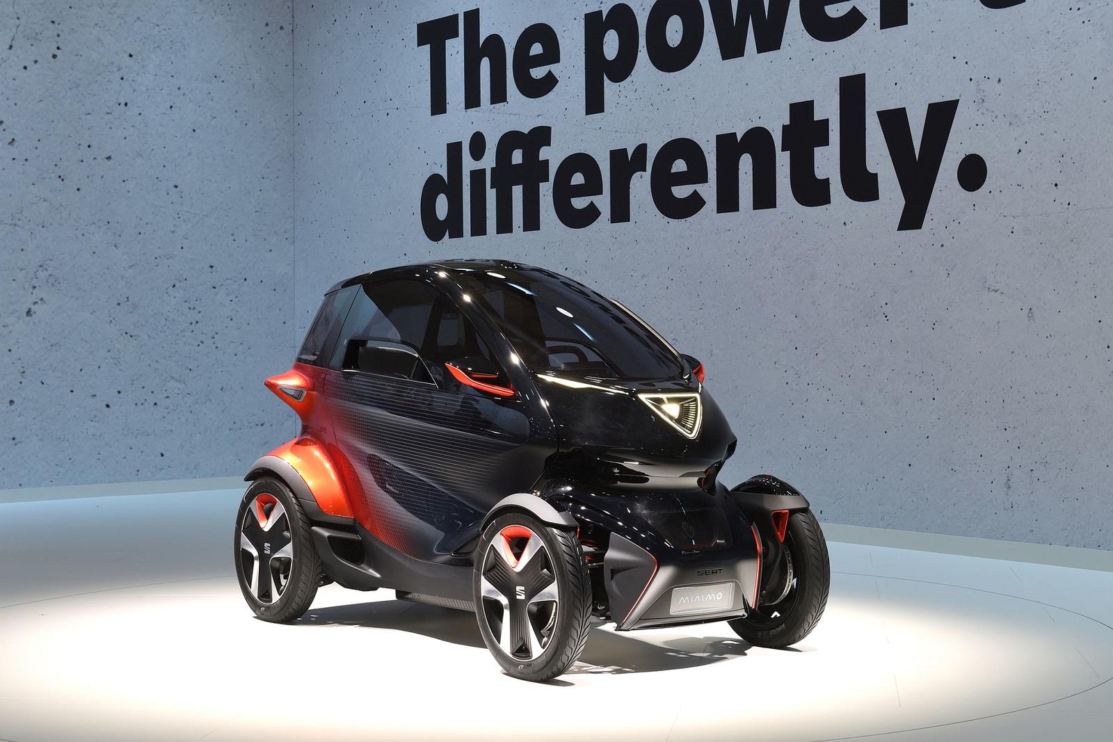 SEAT-rolls-out-its-electric-offensive-in-Barcelona_06_HQ