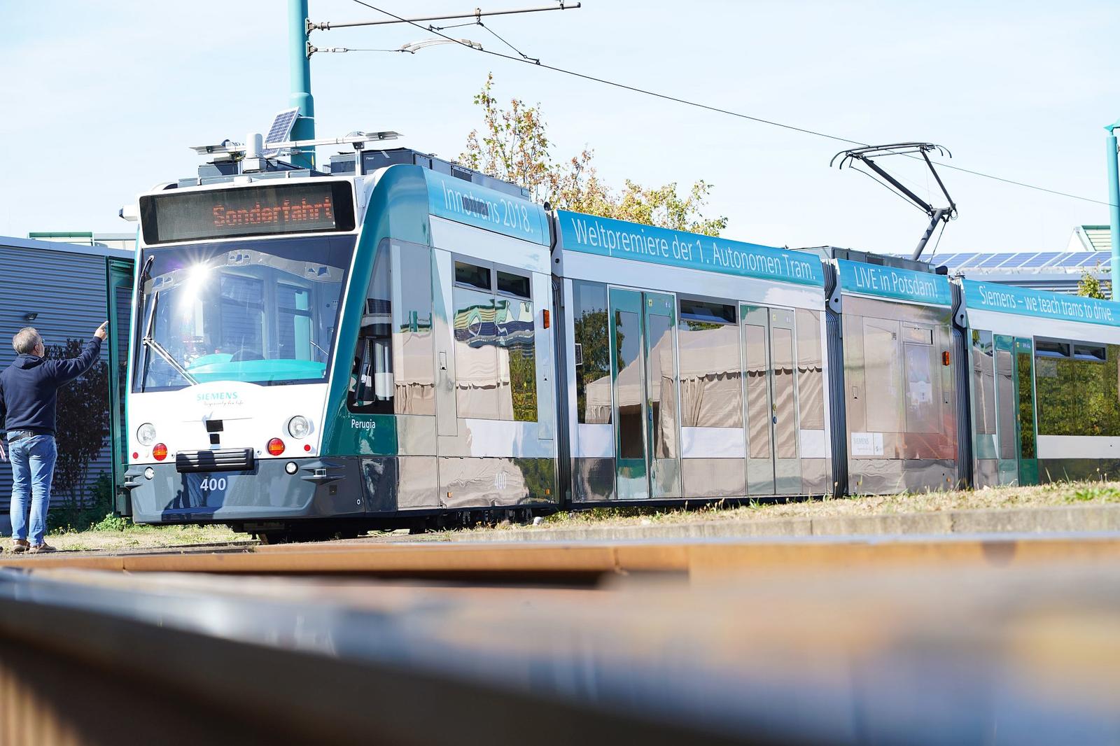 Siemens Mobility präsentiert erste autonom fahrende Straßenbahn der Welt / Siemens presents world’s first autonomous tram
