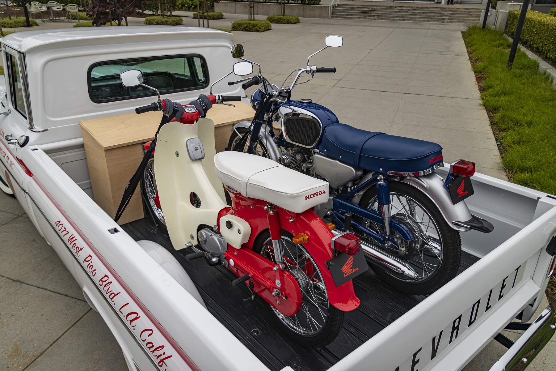 16_American_Honda_60th_Anniversary_Chevy_Delivery_Truck