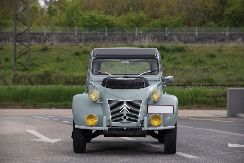 Citroën-2CV-4×4-Sahara-Front