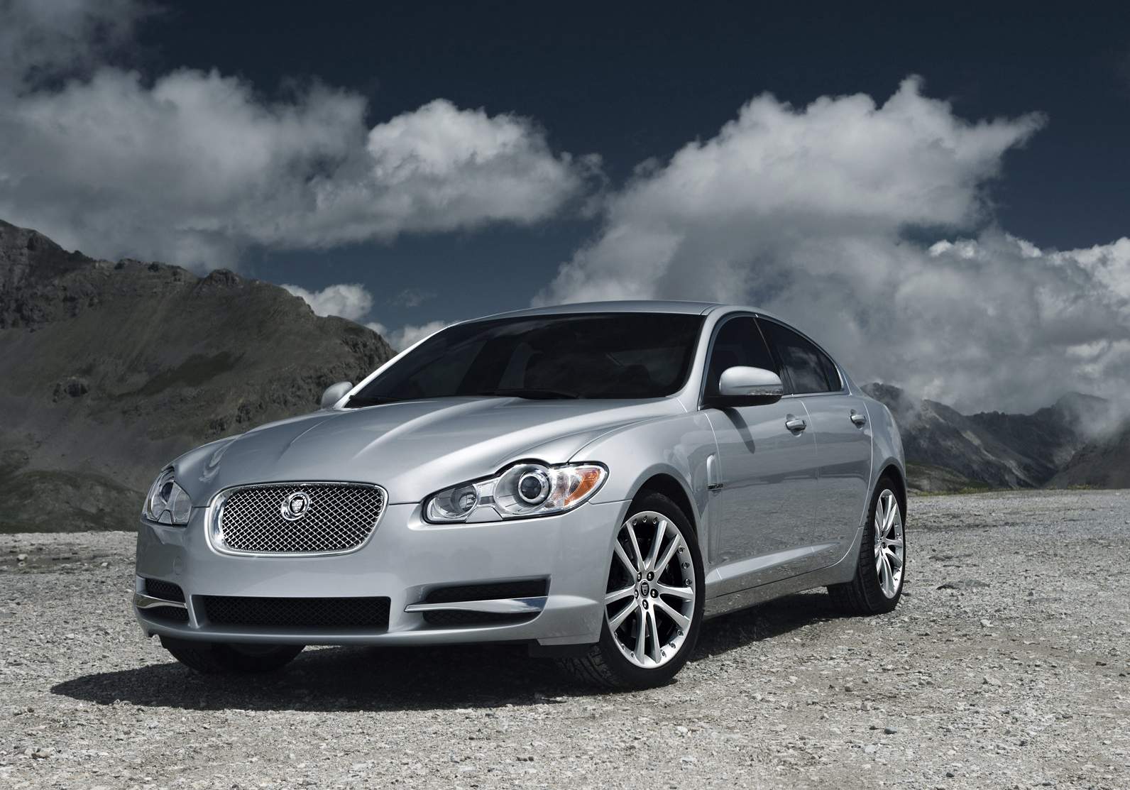 Jaguar-XF-2010-1600-02