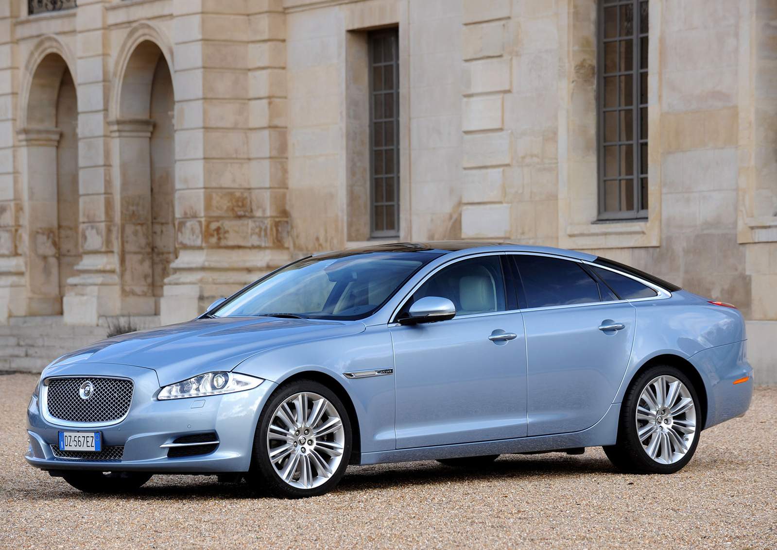 Jaguar-XJ-2010-1600-06